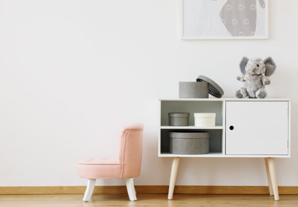 chair-pink-color-min
